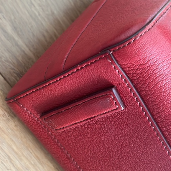 Givenchy small Antigona bag in a deep red grained leather with silver hardware - Picture 4 of 12